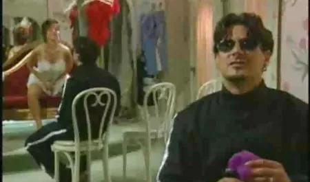 بانوی شاخی در ملاء عام با گربه هایش بازی دانلود عکس کیر وکوس می کند