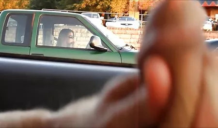 موی سرخ زرق و برق دار یک اهدا کننده عكس كير و كس پر جنب و جوش می خواهد