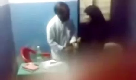 لیلی فورد عكس كير در كوس - و 2 خروس بزرگ سیاه
