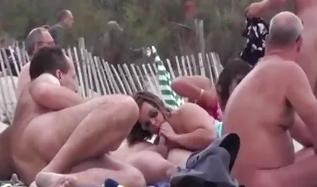 شخص زیبا به آرامش بخش از blowjob عكس كير تو كوس پس از کار کمک می کند